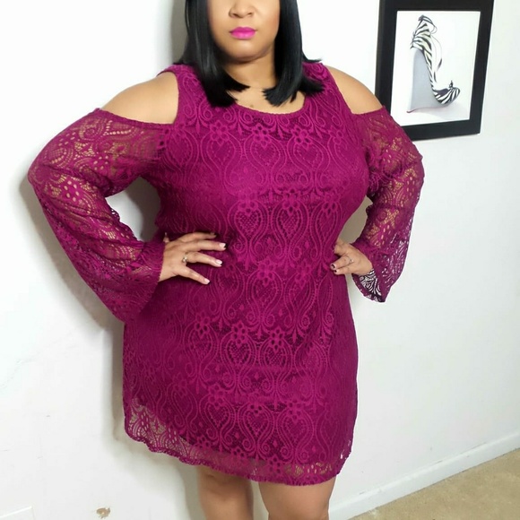 Cold Shoulder Lace Dress - Picture 3 of 7